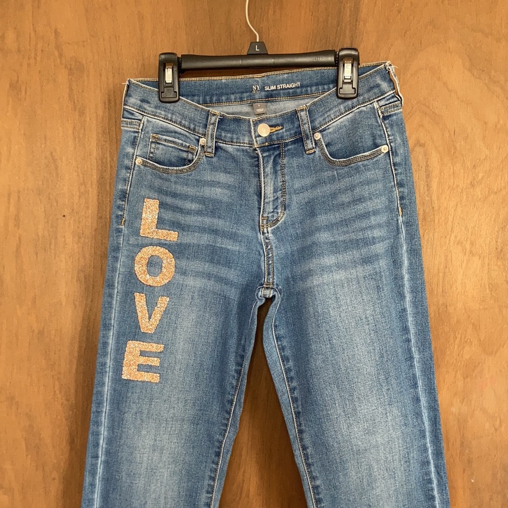 NY & CO slim straight jean with bling LOVE detail size 2 - Picture 4 of 17